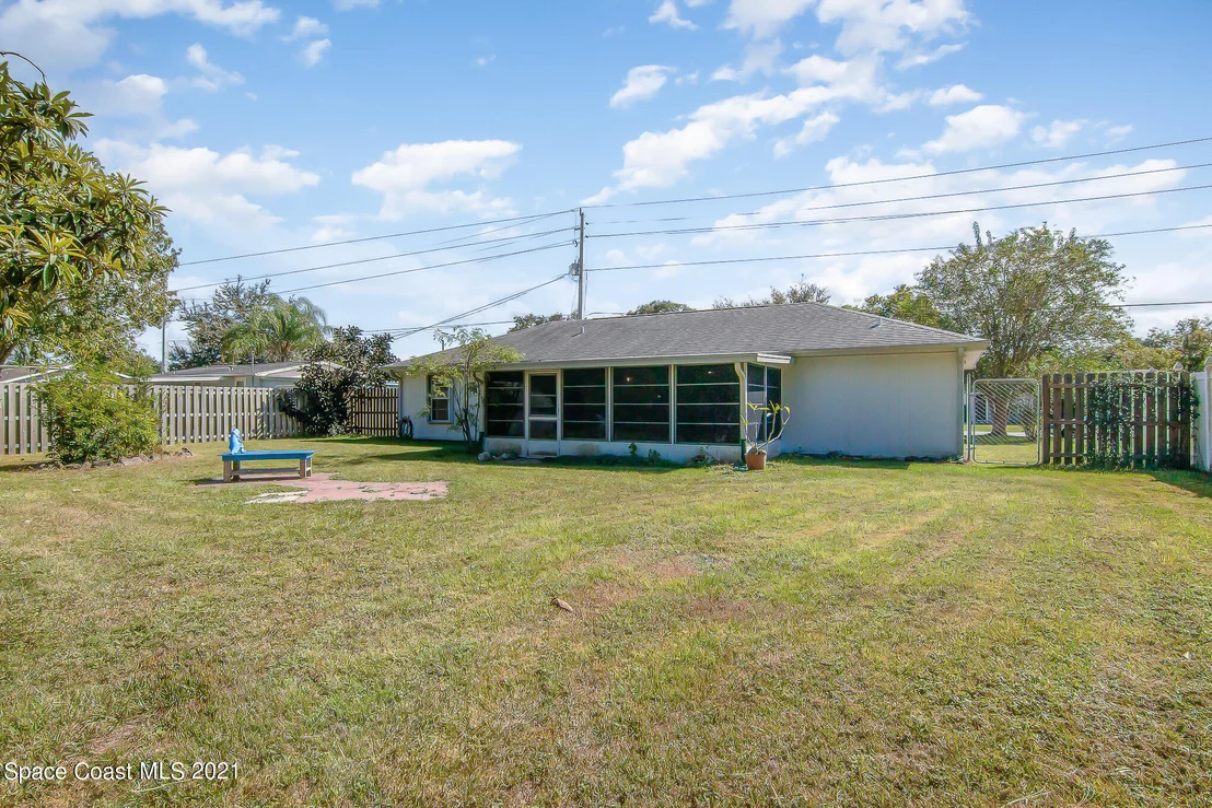 Photo of 5590 Fairbridge Street