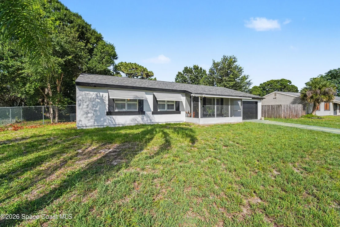 Photo of 1313 Cromey Road NE