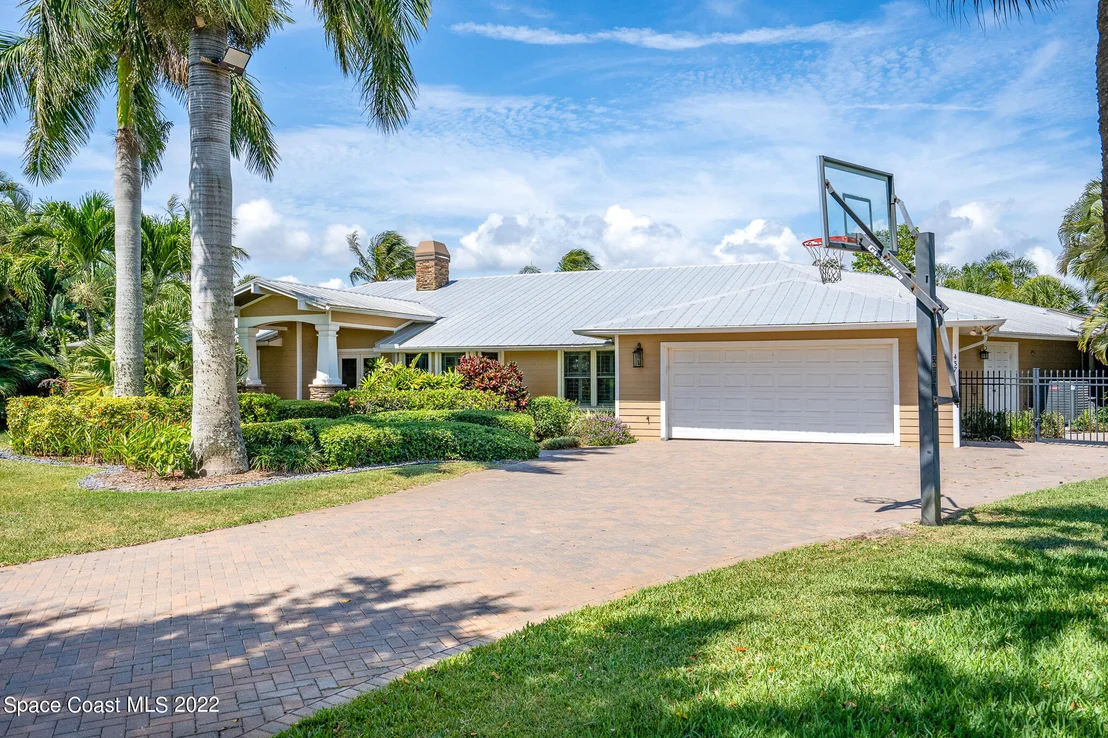 Photo of 437 River View Lane