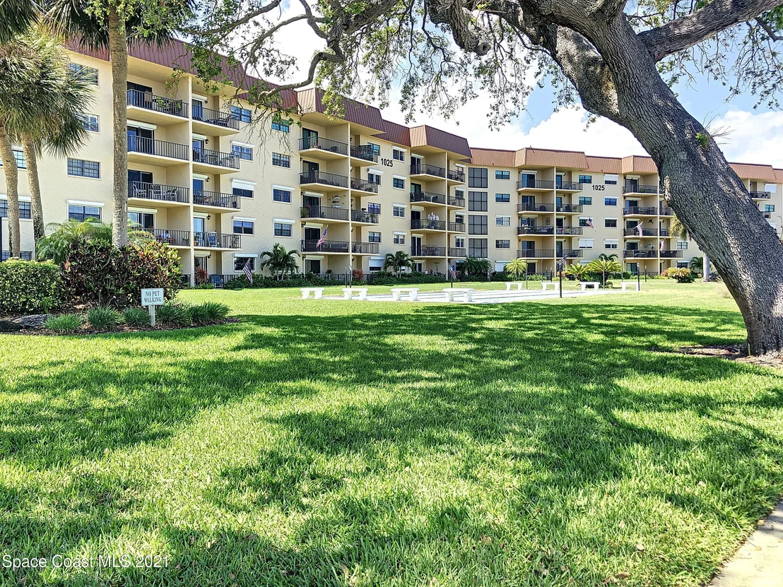 Photo of Unit 307 at 1025 Rockledge Drive