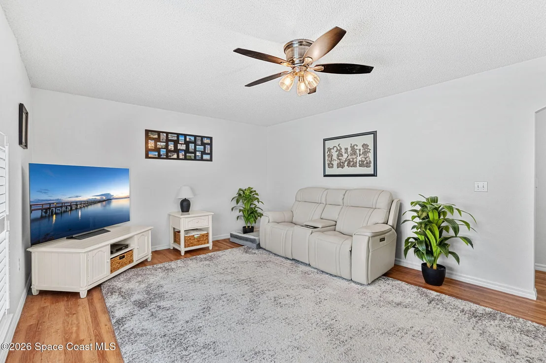 Photo of 1161 White Oak Circle