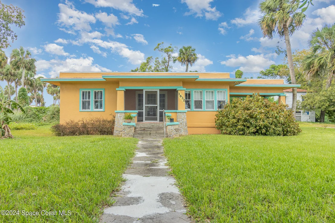 Photo of 1632 Water Drive NE