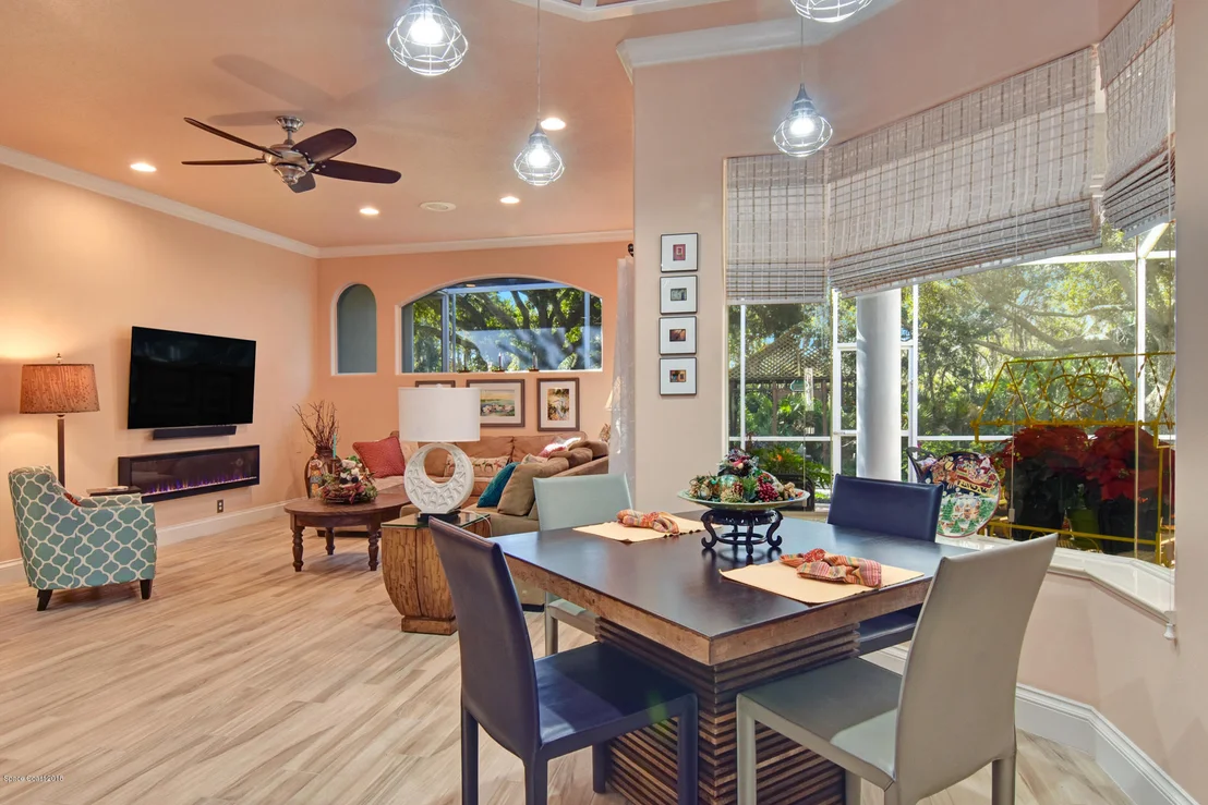 Photo of 979 Palm Brook Drive