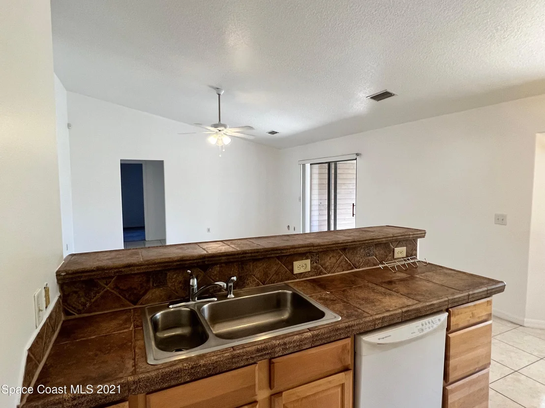 Photo of 2796 Rodeo Drive NE