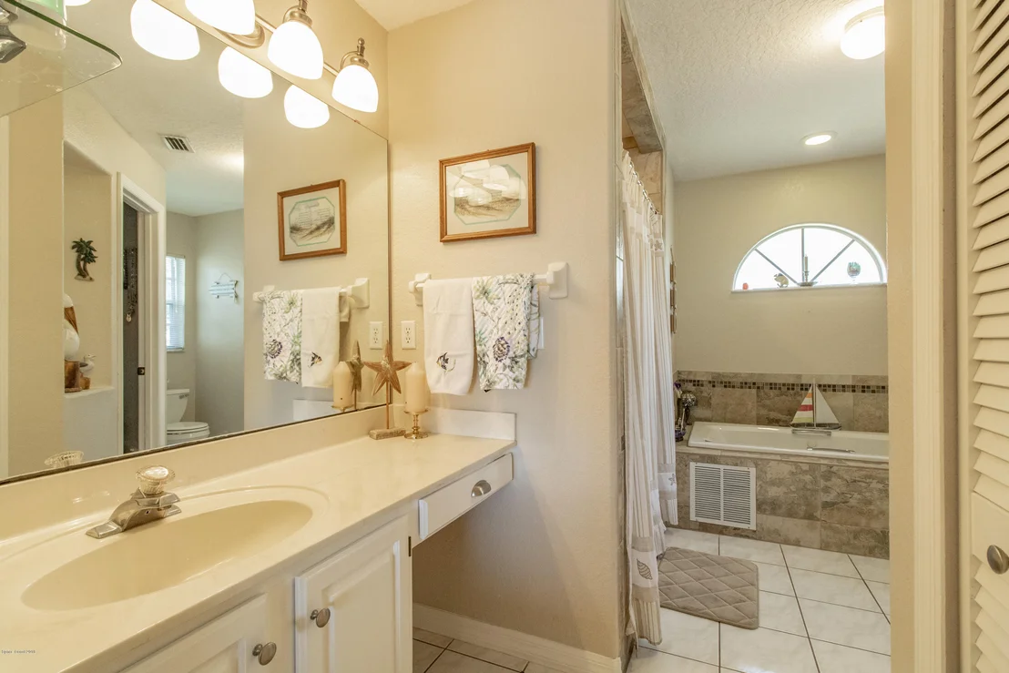Photo of 6281 Golfview Avenue