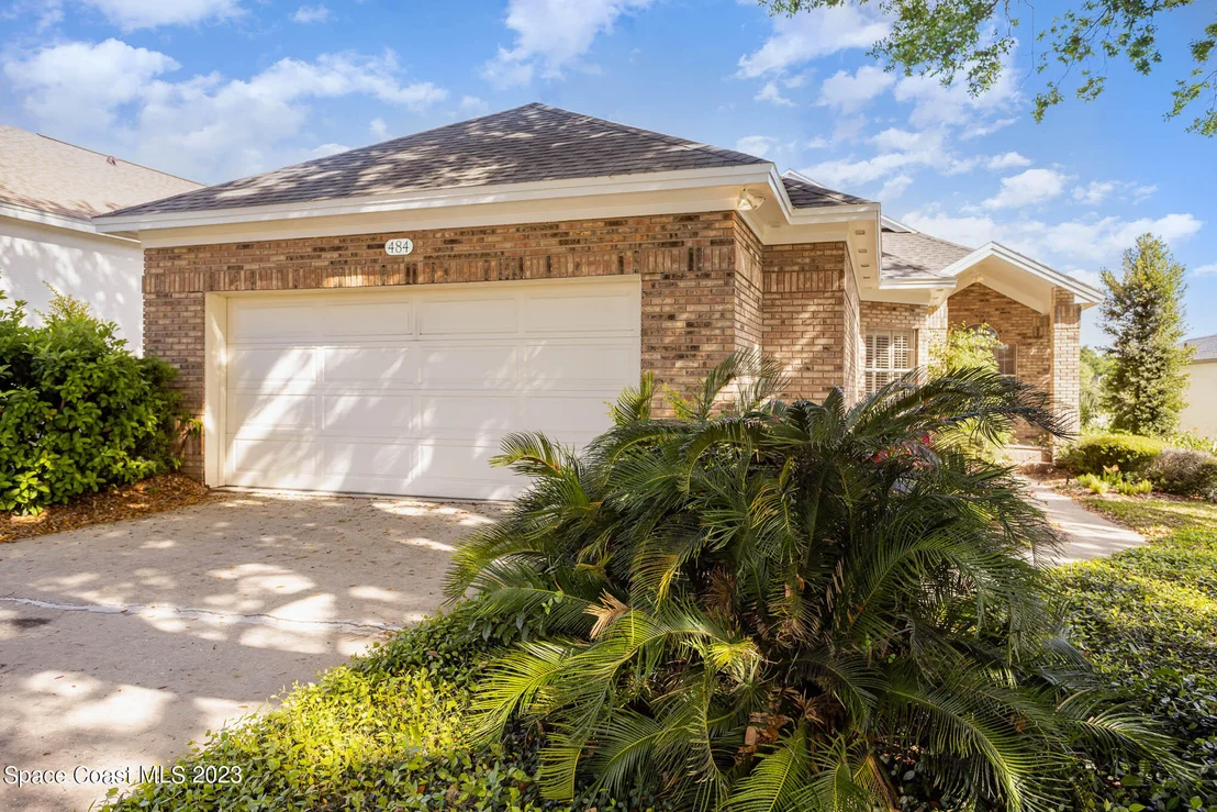 Photo of 484 Arrowmount Place