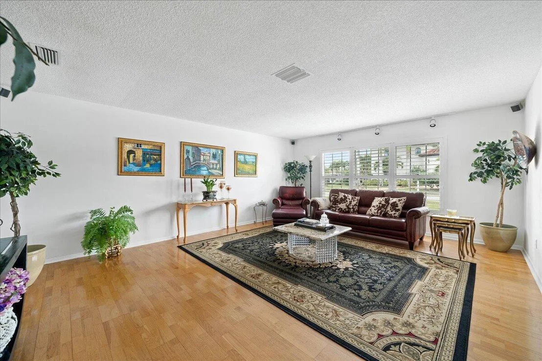 Photo of 716 Malibu Lane