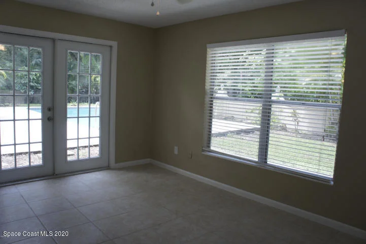 Photo of 129 W Laila Drive