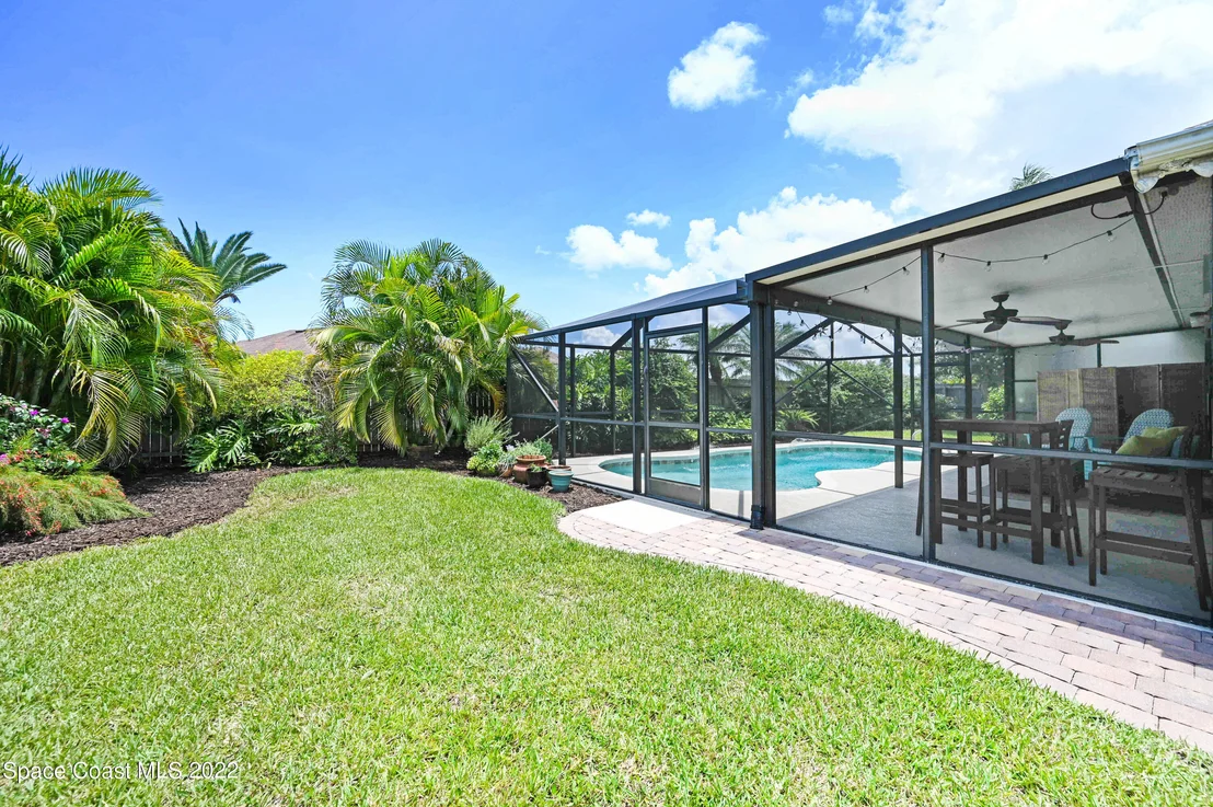 Photo of 1153 White Oak Circle