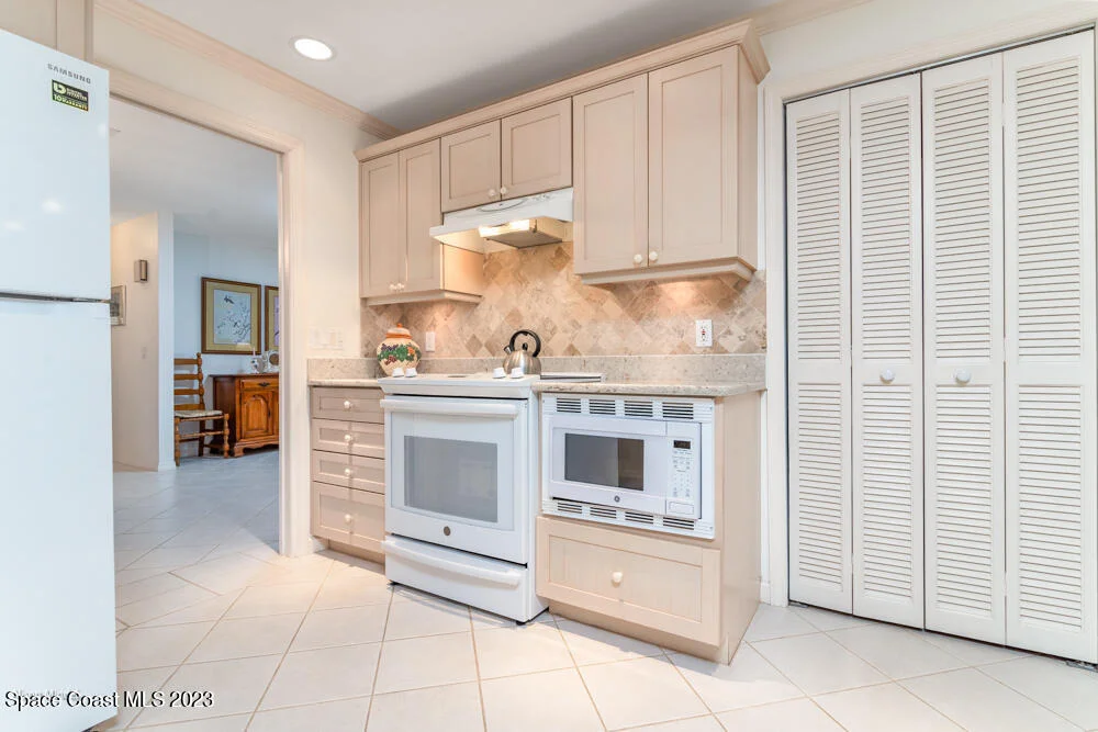 Photo of 2115 S River Road