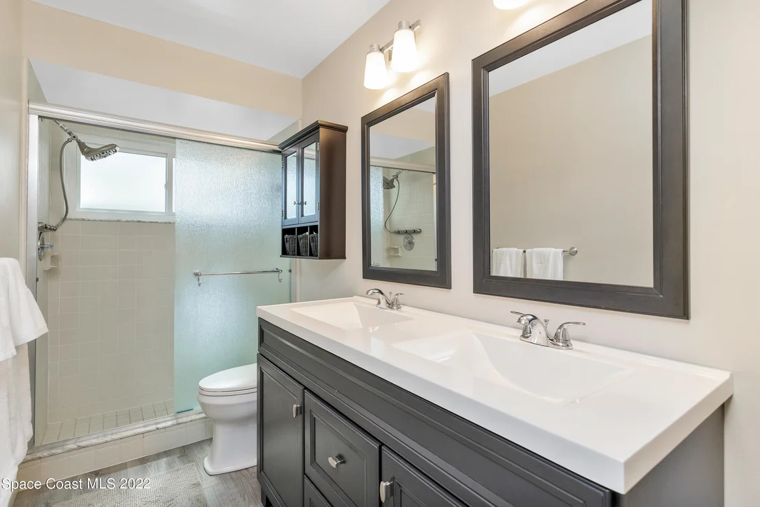 Photo of 1425 Brook Drive