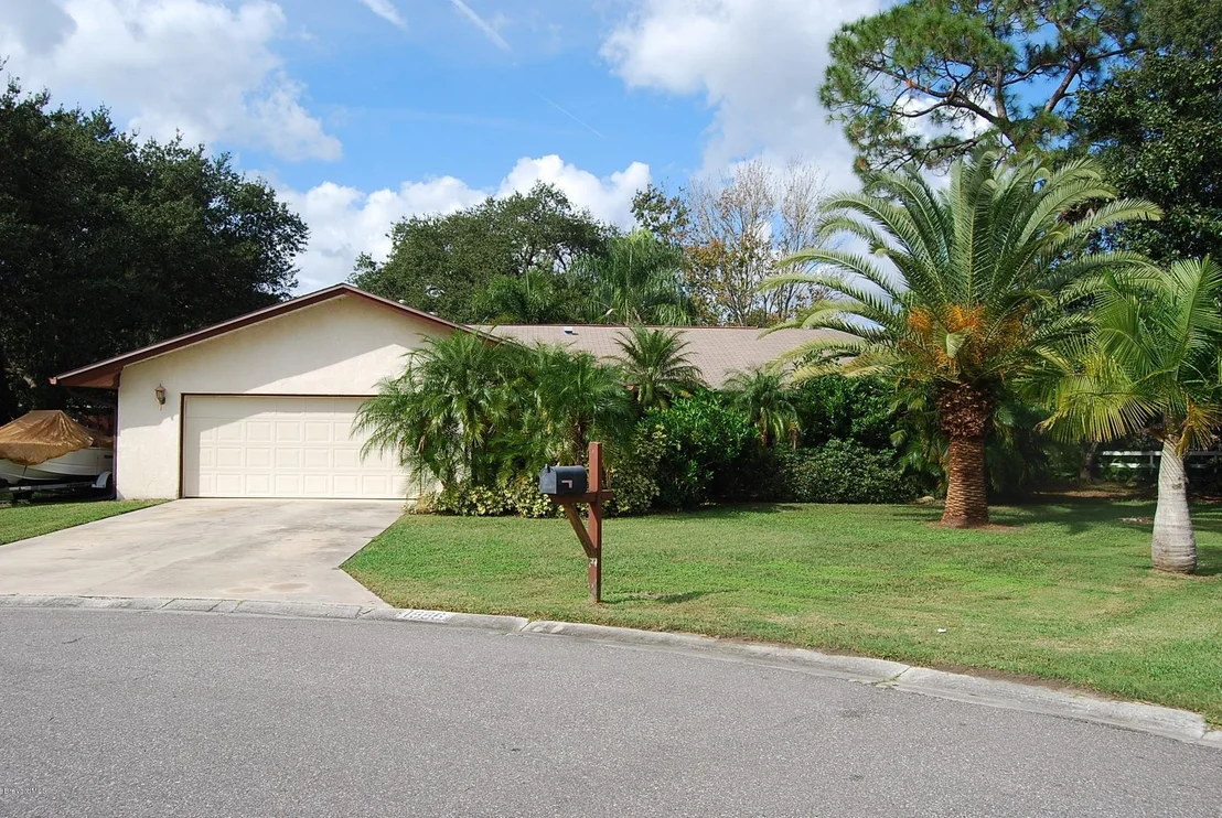 Photo of 1886 Oakwood Trail