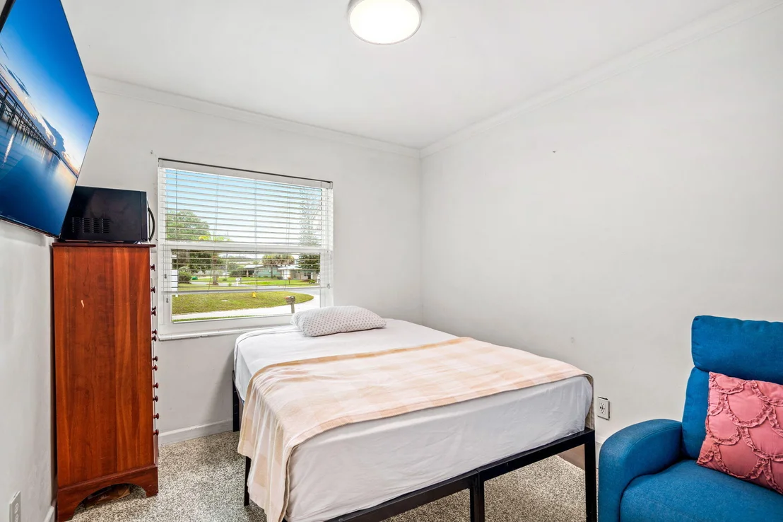 Photo of 1557 Hillcrest Drive