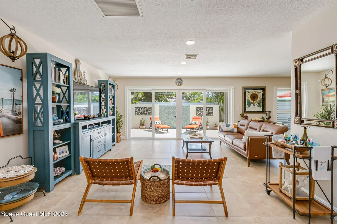 Photo of 340 Dorset Drive