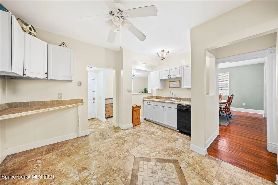 Photo of 1800 Pineapple Avenue