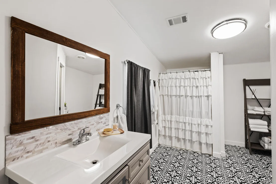 Photo of 2373 Parrish Road