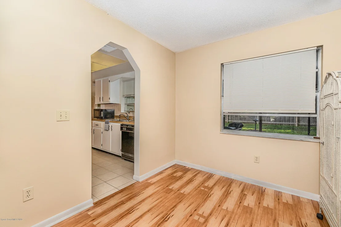 Photo of 2581 Corbusier Drive