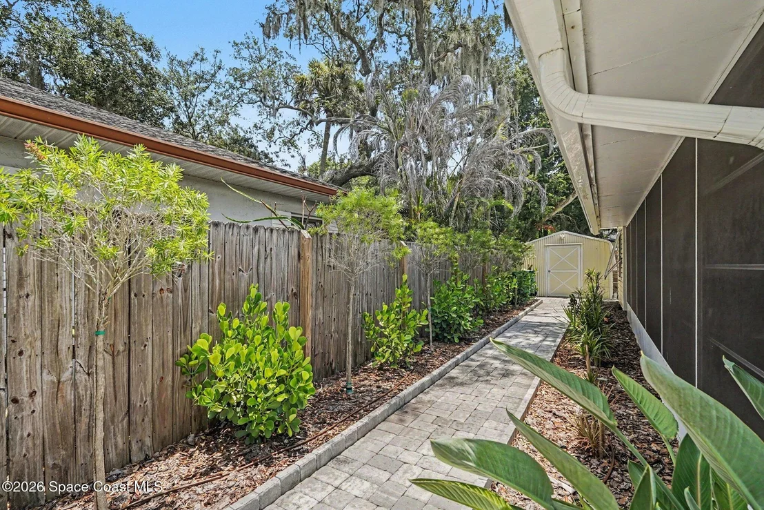 Photo of 565 Old Oak Street