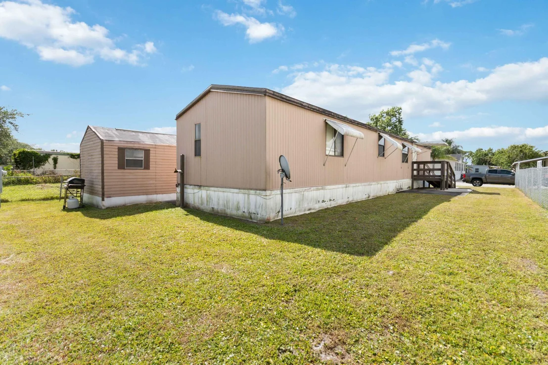 Photo of 2547 Chatham NE
