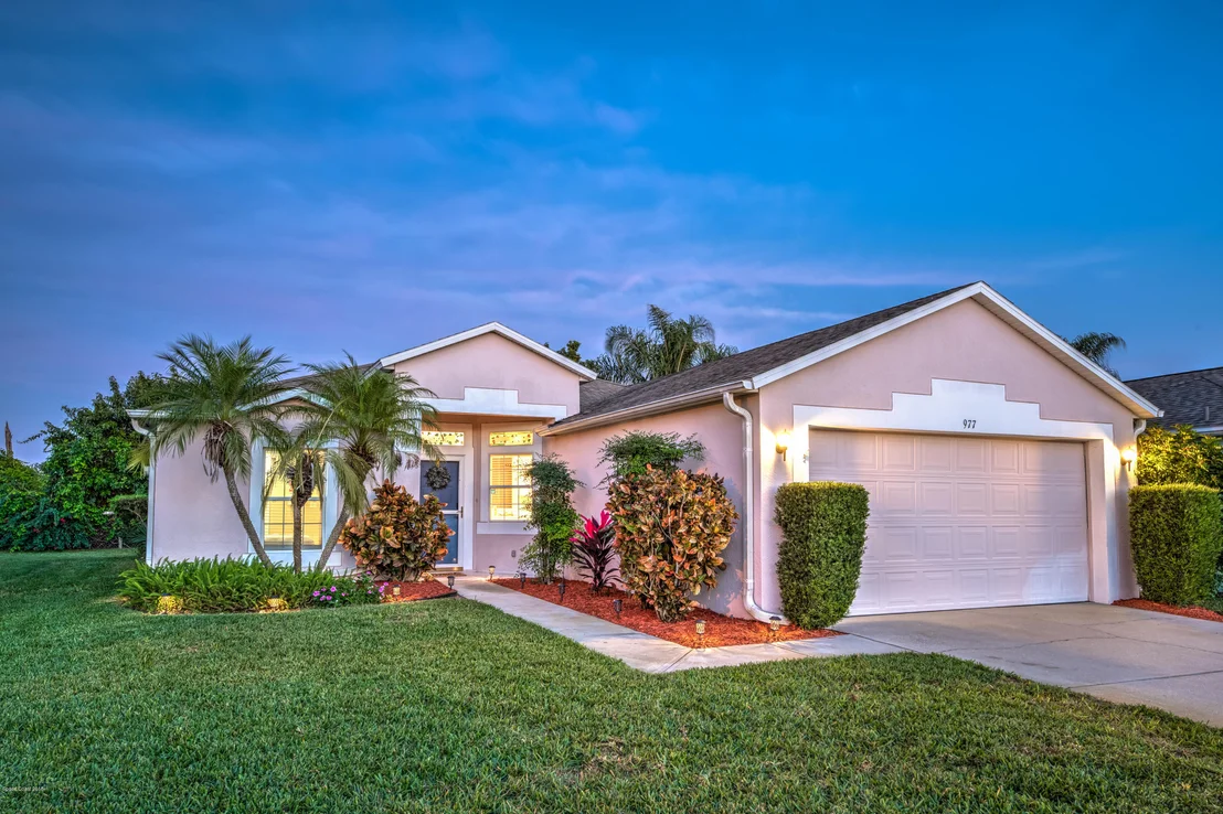 Photo of 977 Villa Drive
