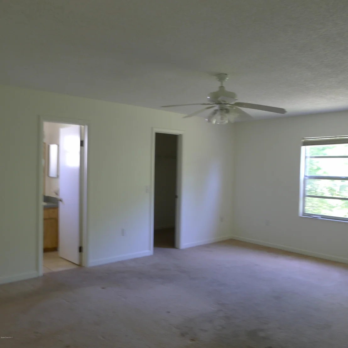 Photo of 1287 NE Van Tassell NE