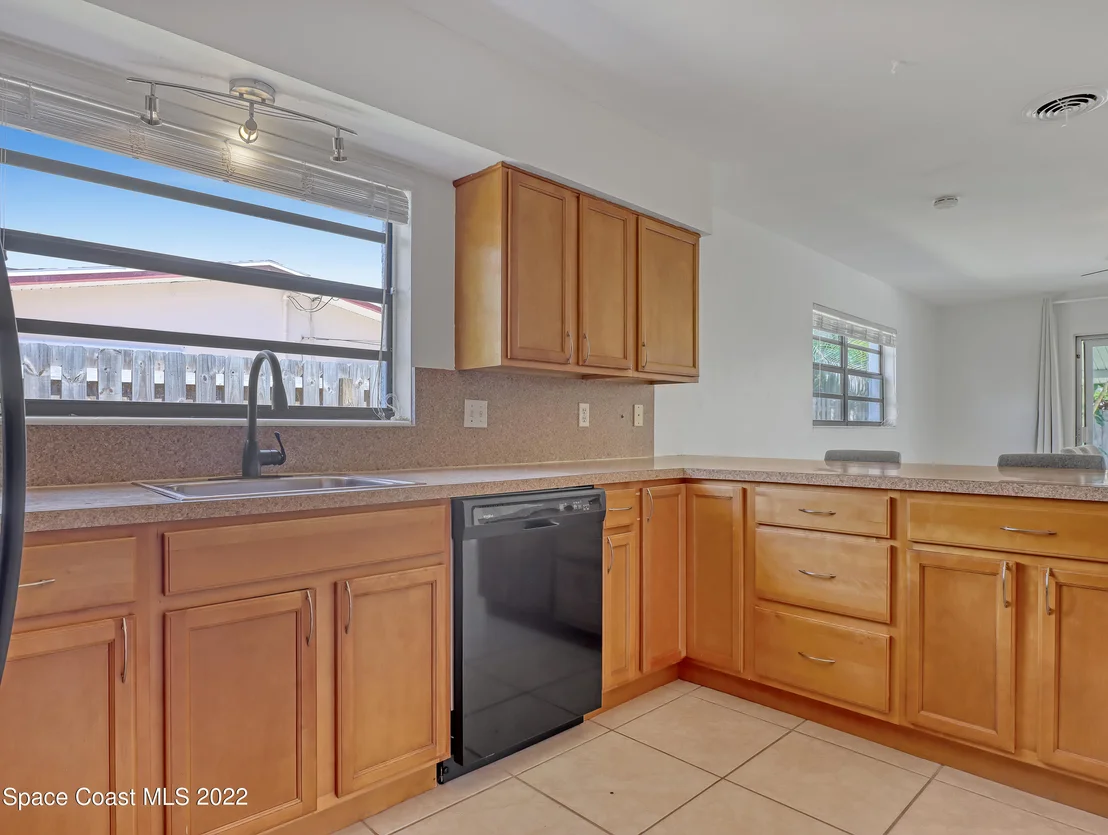 Photo of 619 N Robert Way