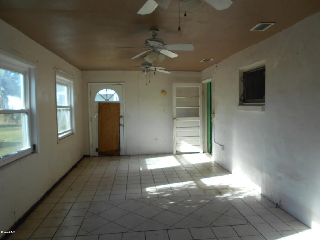 Photo of 2921 Lawrence Drive