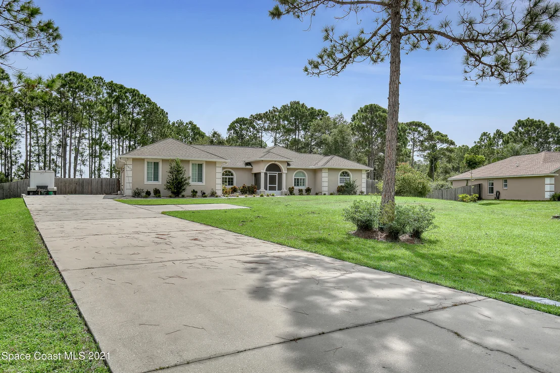 Photo of 2875 Kingfisher Way