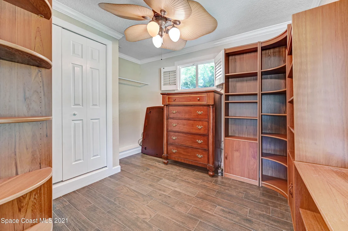 Photo of 600 N Riverside Drive