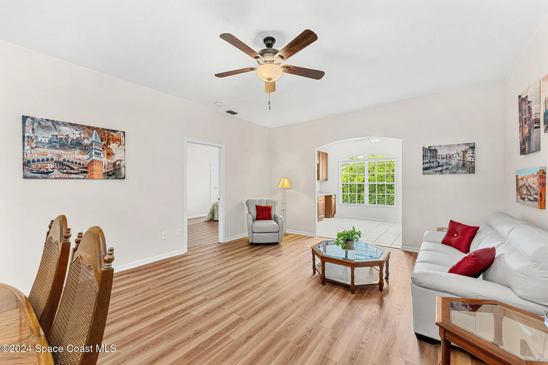 Photo of 987 S Fork Circle