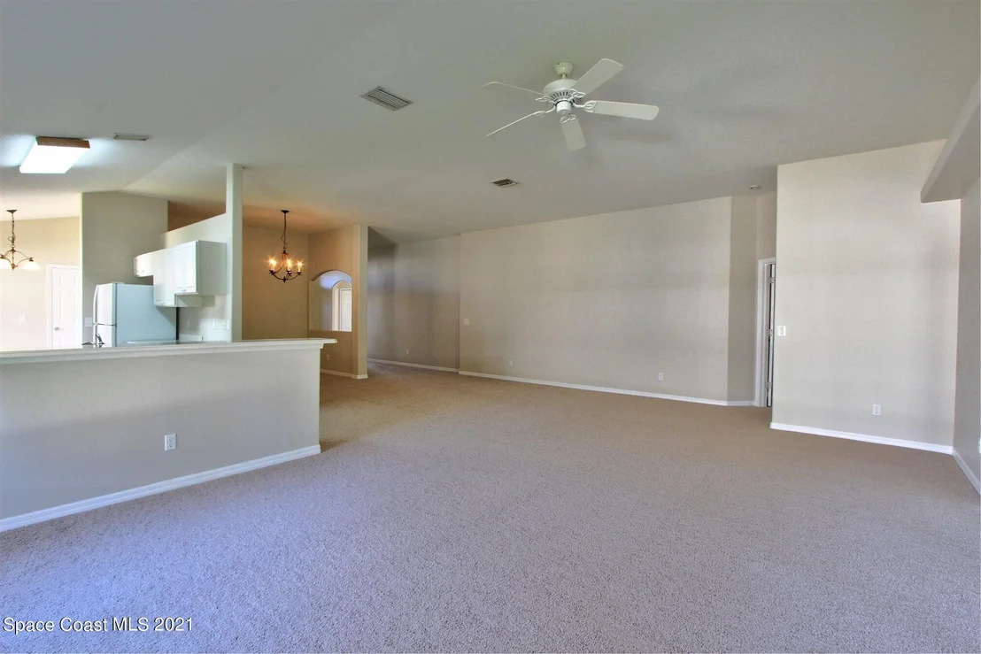 Photo of 932 Tavernier Circle NE
