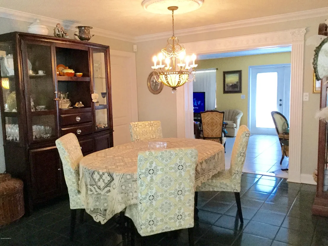 Photo of 610 N Robert Way