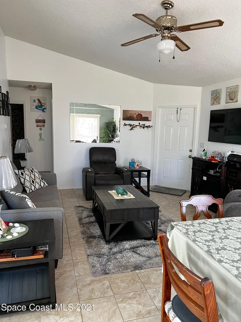 Photo of 1067 Goldenrod Circle NE