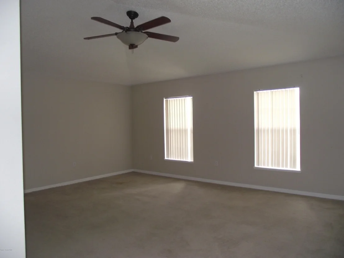 Photo of 1006 Ray Road SE