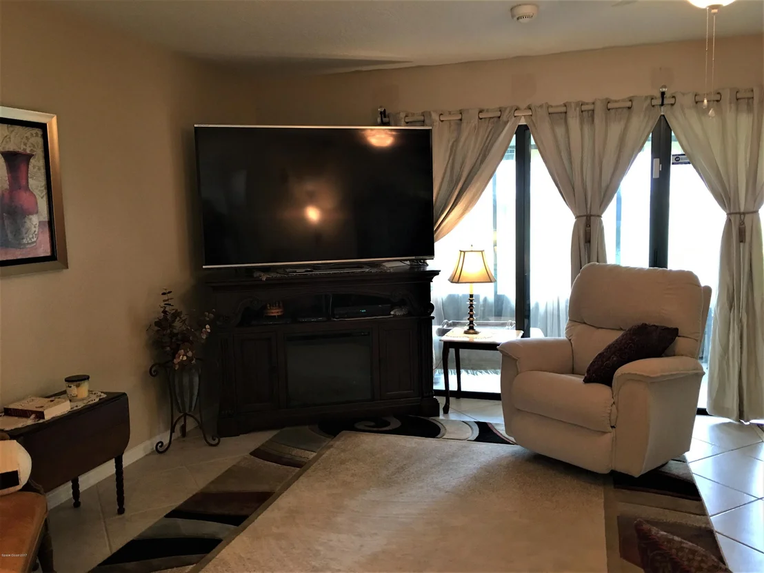 Photo of Unit 613 at 287 Current Drive