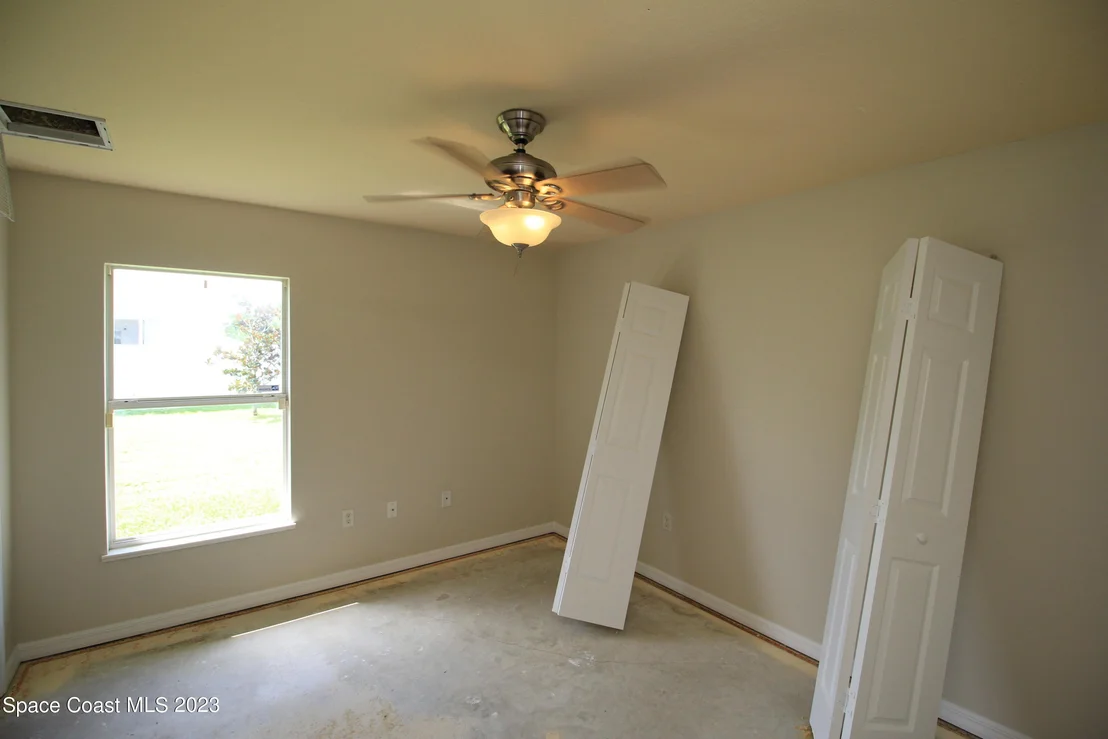 Photo of 492 Eldron Boulevard NE