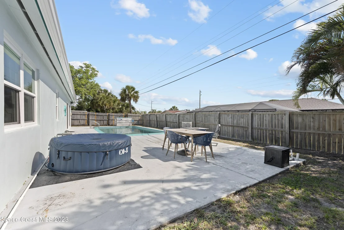 Photo of 1155 Wild Rose Drive NE