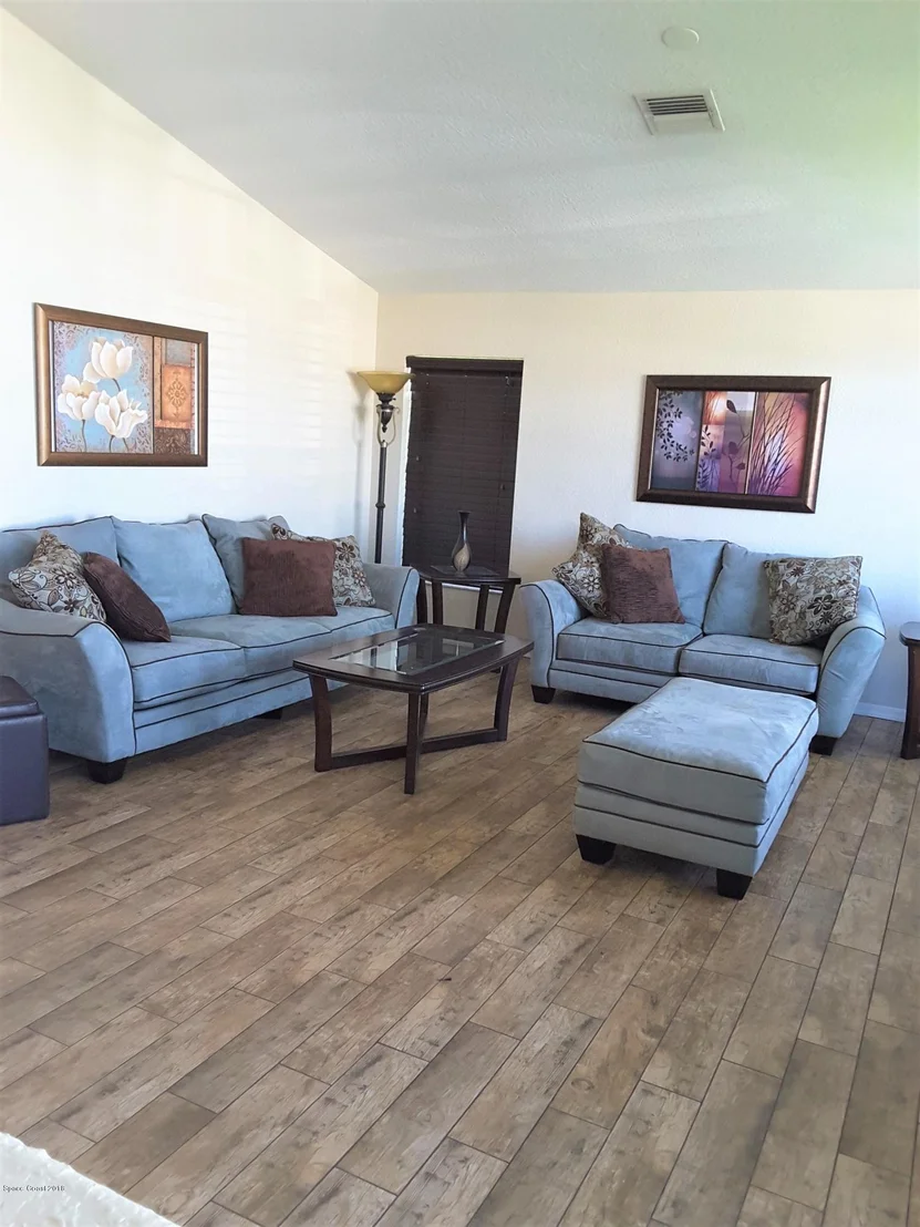 Photo of 657 Carriage Hill Road