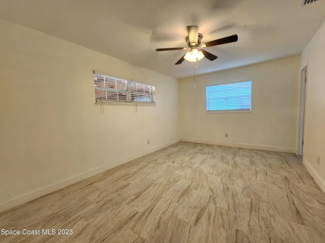 Photo of 581 Oxford Avenue