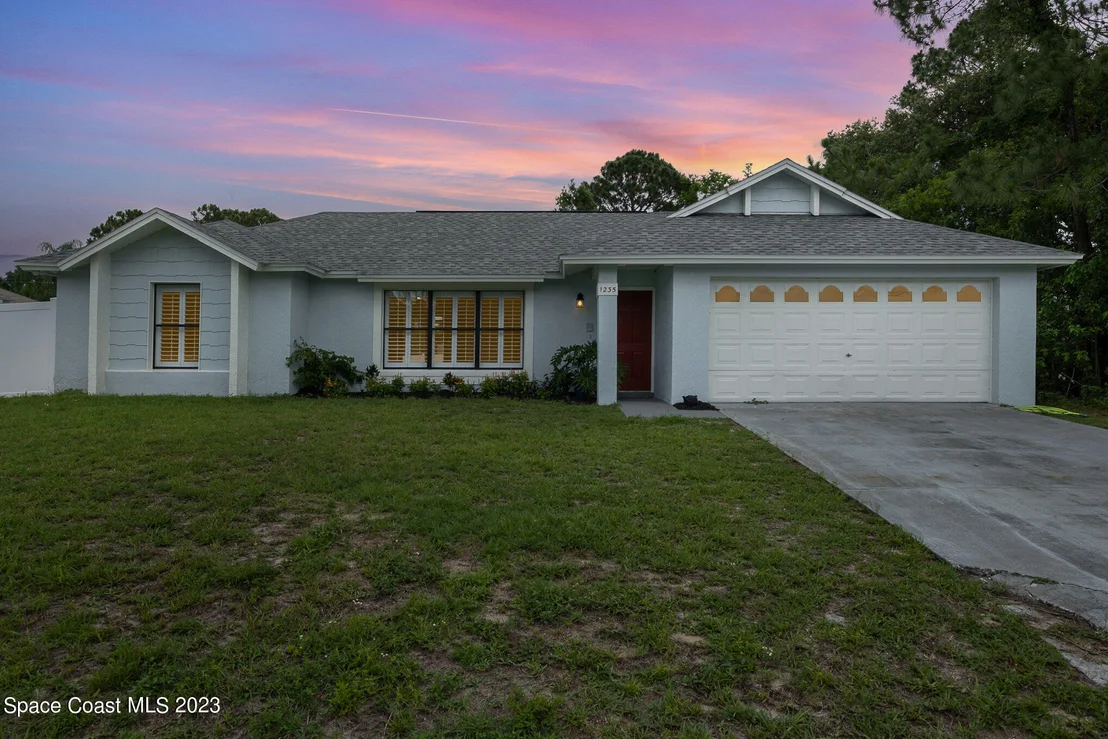 Photo of 1235 Eldron Boulevard SE