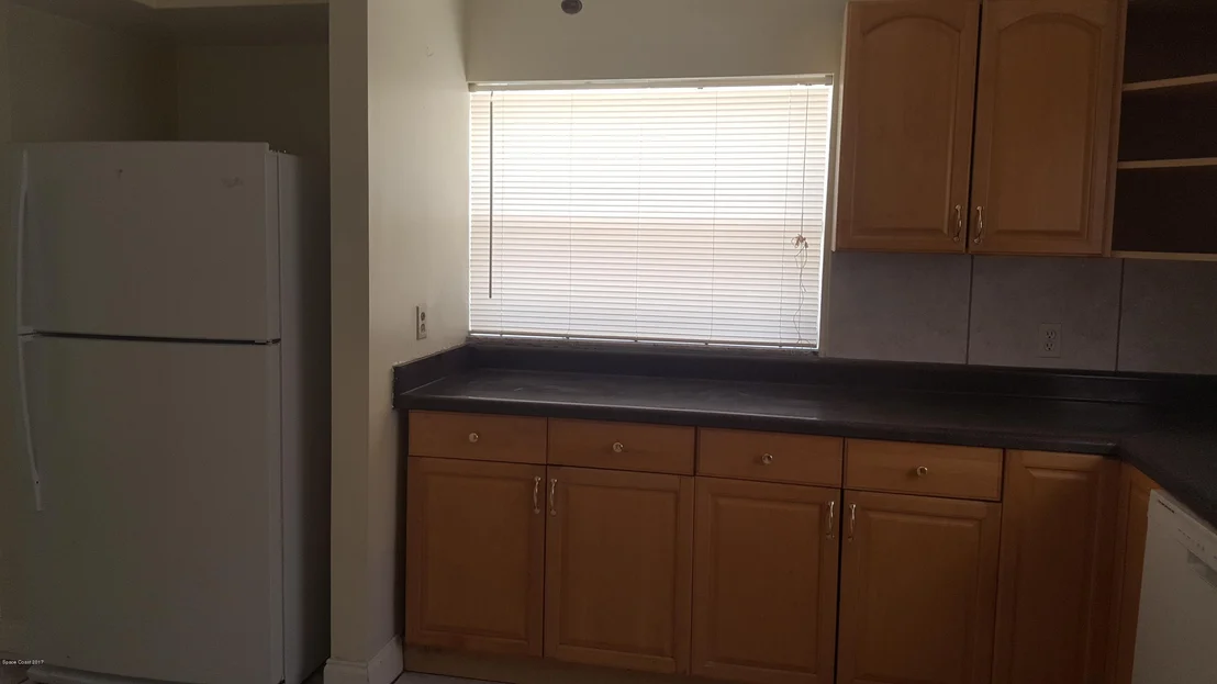 Photo of 1033 Cabot Drive NE