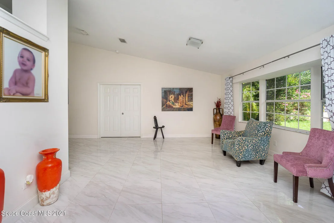 Photo of 975 Waco Boulevard SE