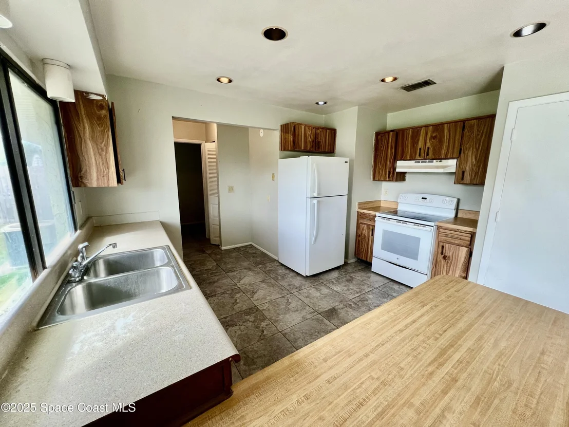 Photo of 1100 Hooper Avenue NE