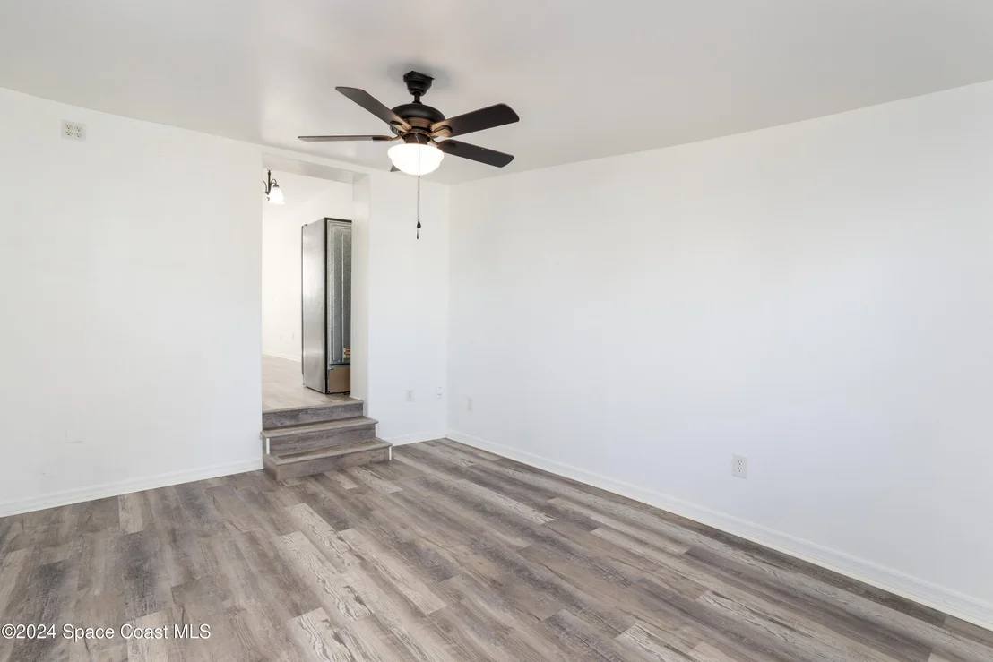 Photo of 1064 Cabot Drive NE