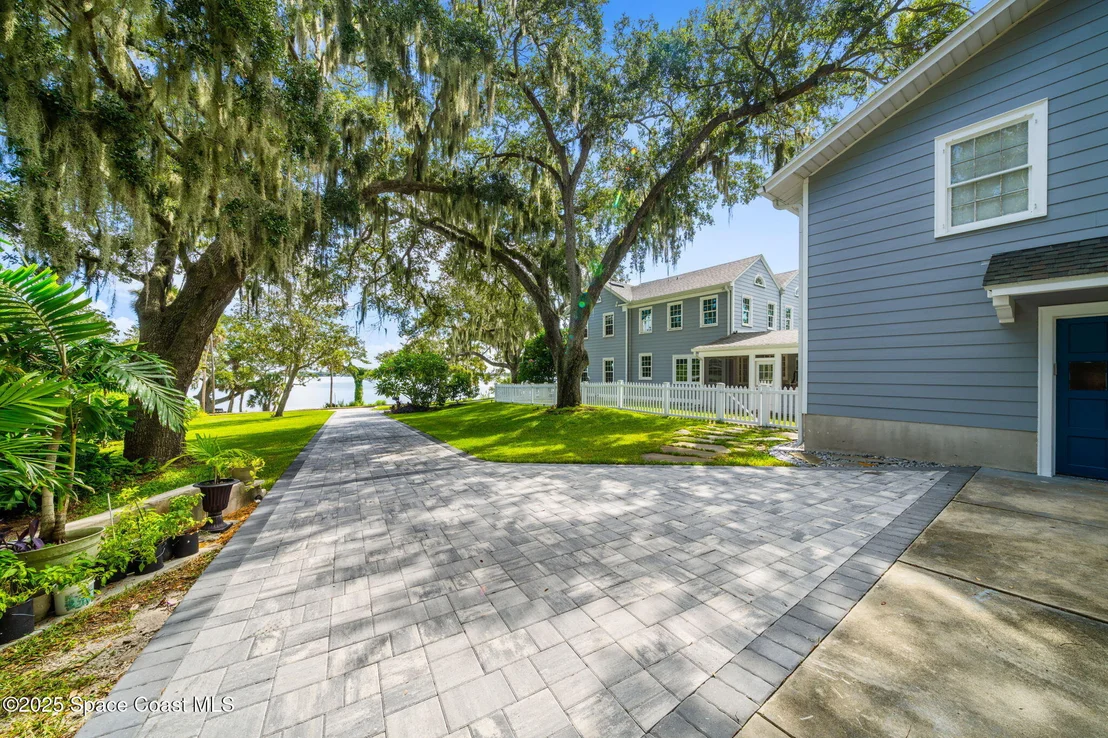 Photo of 875 N Indian River Drive