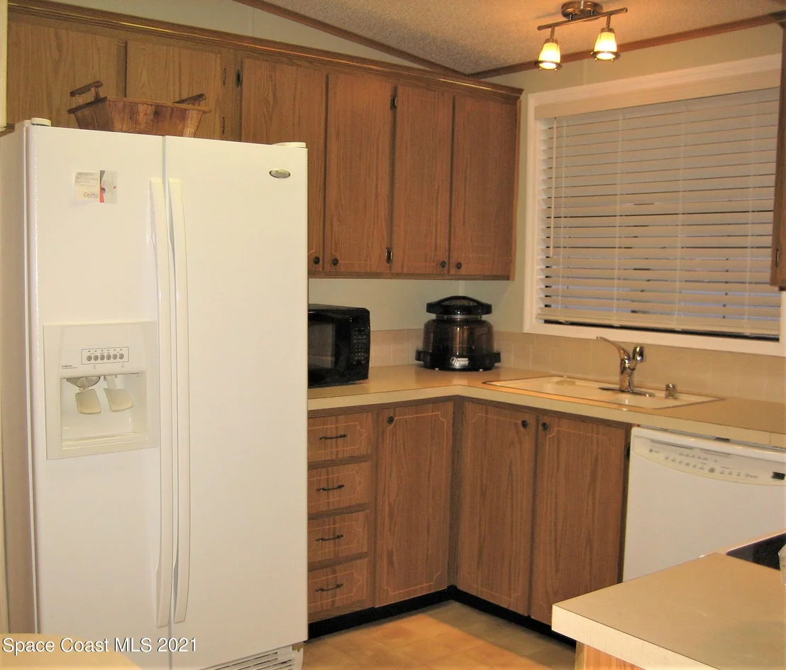Photo of 2329 Coconut Palm Drive NE