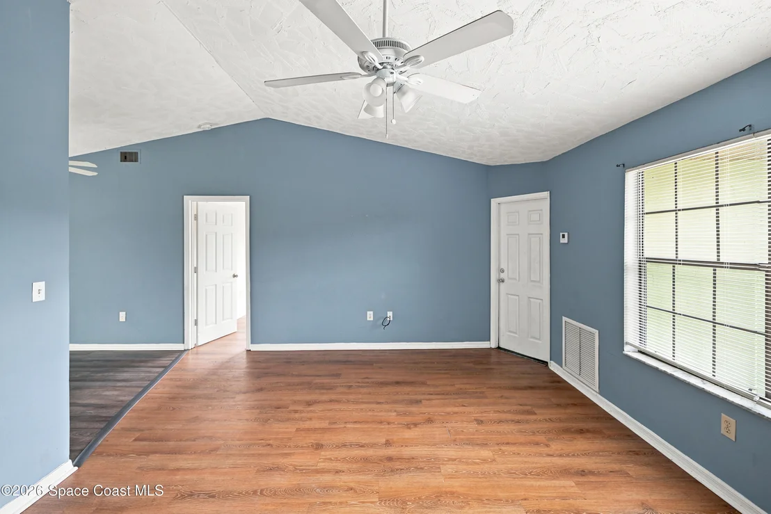 Photo of 2425 Cogan Drive SE