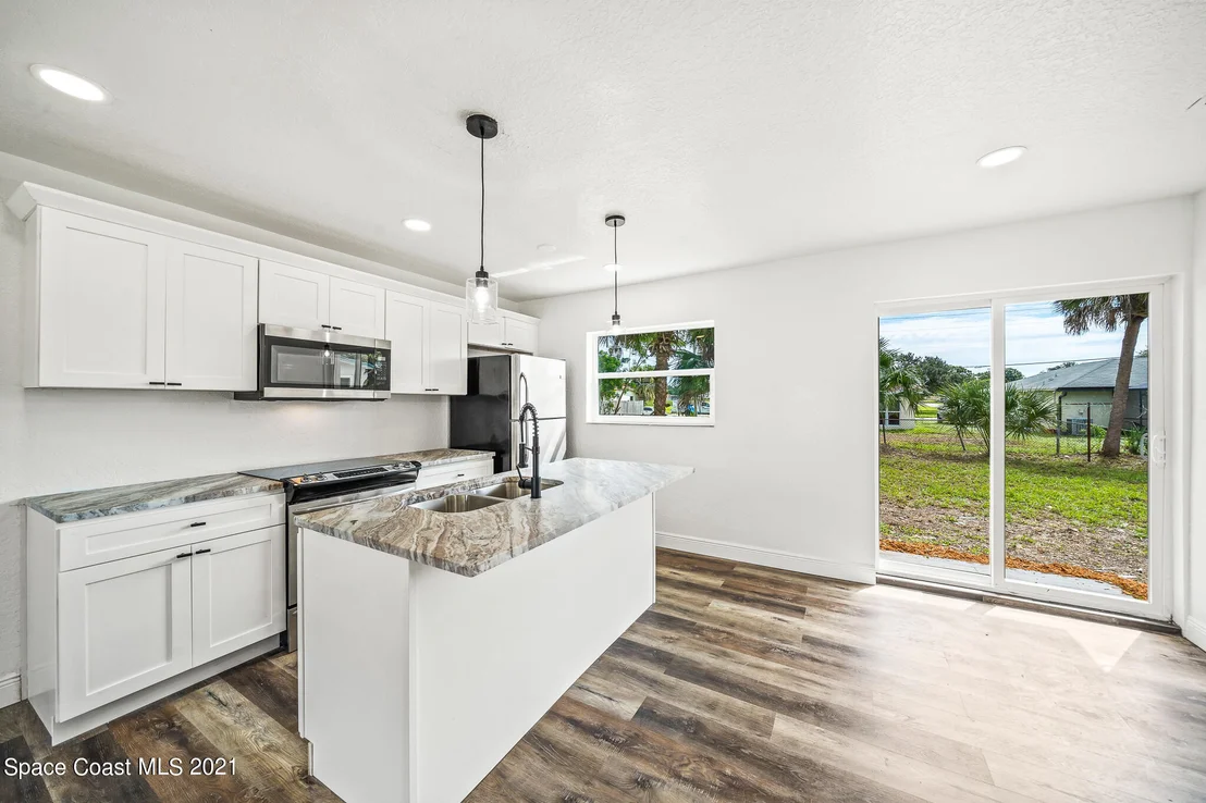 Photo of 1161 Wild Rose Drive NE