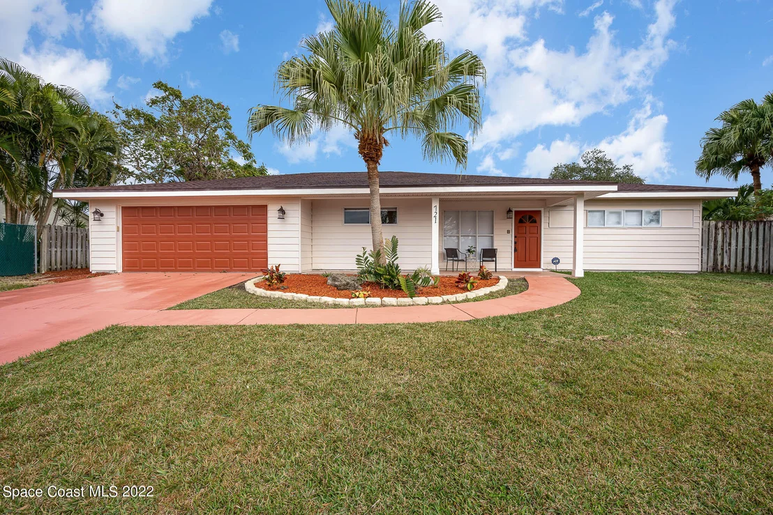 Photo of 721 Pebble Beach Avenue NE