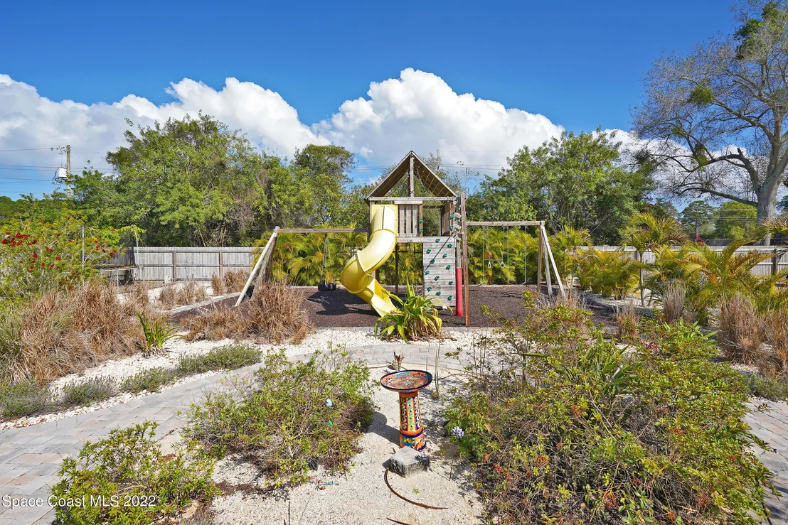 Photo of 1814 Oak Drive N
